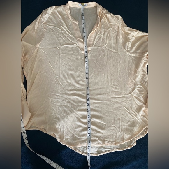 Graceful Split Neck Blouse NWT - Picture 6 of 11